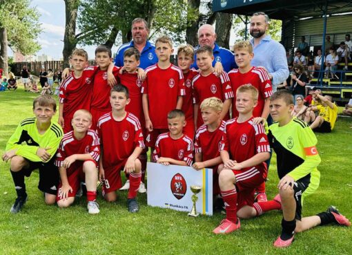 Юні мукачівські футболісти повернулися зі Словаччини з кубком