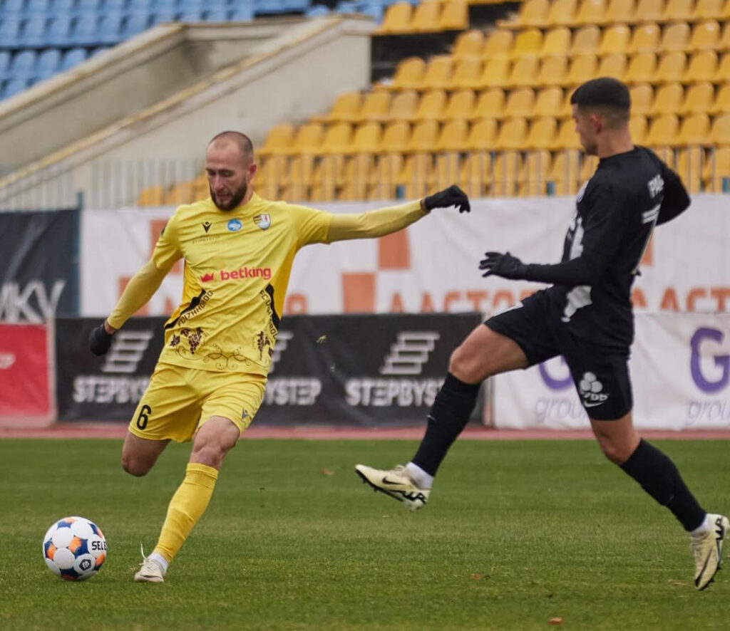 Закарпатські команди завершили футбольний рік поразками